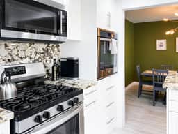 LUX 6BR/3BA Villa, 10m 2 Strip, Pool+Spa+7 carpark