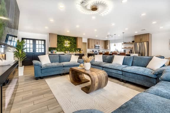 LUX 5BR/3BA Luxury House w/pool + hot tub + bar