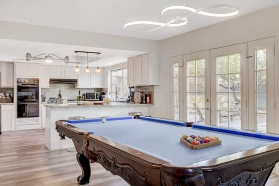 LUX 6BR/3BA Villa Pool+Spa+OutdoorKitchen+Bar+Pond