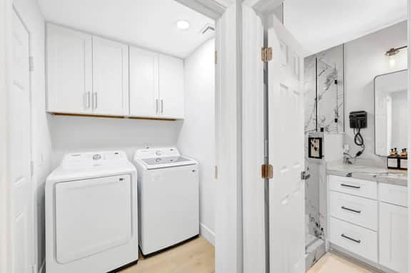 LUX 7BA/4BA Oasis w/Heated Pool+Spa+Outdoor Living