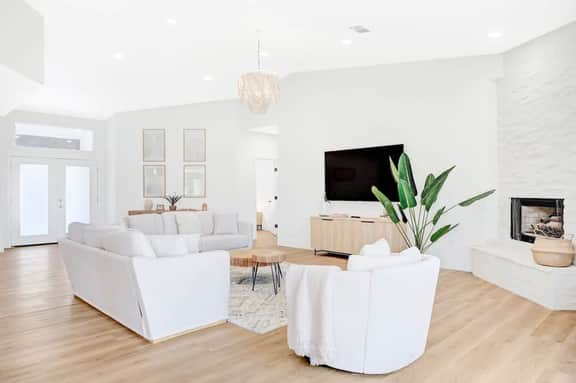 LUX 8BR/5BA Oasis - Huge Villa w/Heated Pool & Spa