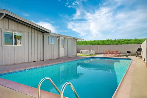 Luxury 4BR 2BA House with Pool Spa Billiard Only 6 minutes to the Strip
