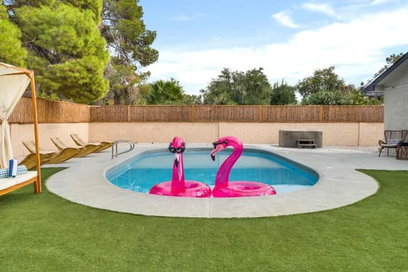 LUX 7BR/3BA Villa w/pool, spa and big yard