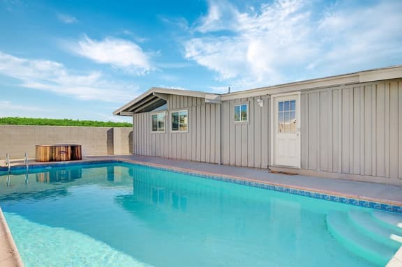 Luxury 4BR 2BA House with Pool Spa Billiard Only 6 minutes to the Strip